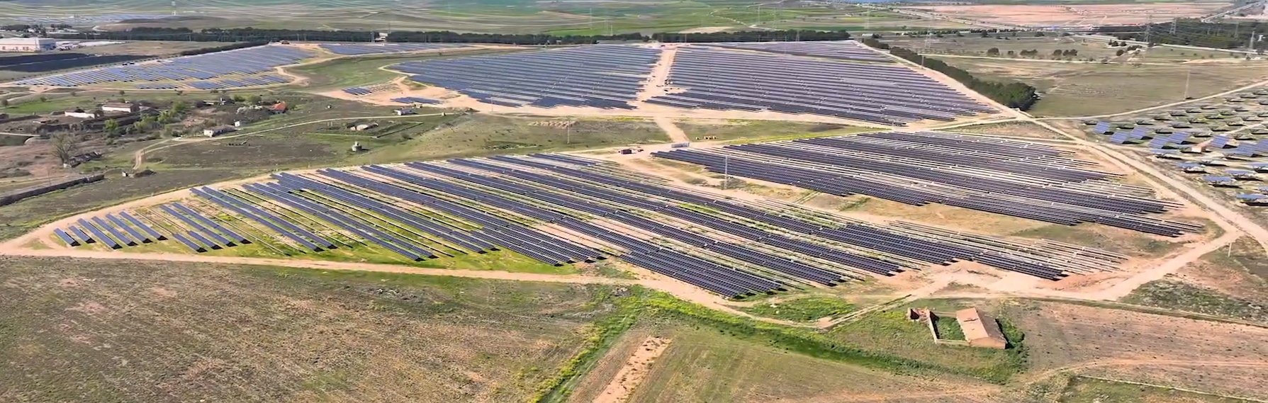 Vista aérea de Planta Solar Fotovoltaica La Nava (Navarra)
